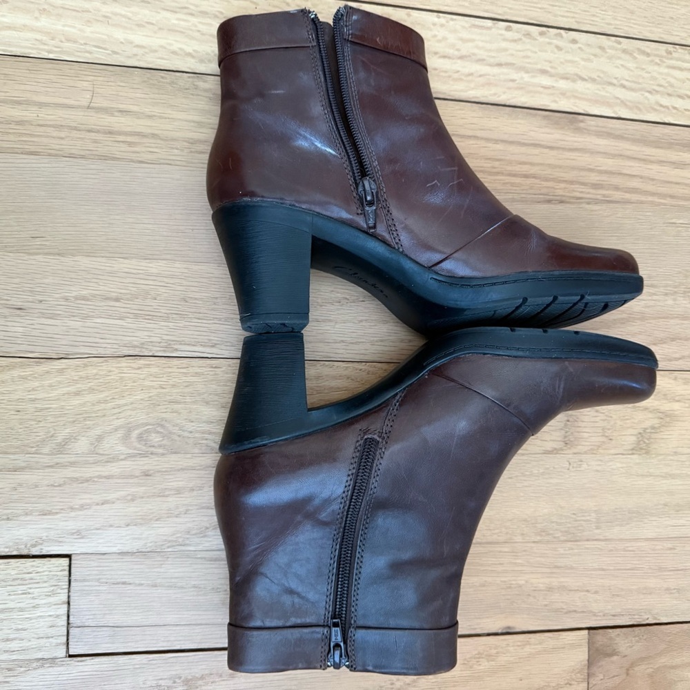 Clark’s Size 8 Dark Brown Leather Ankle Boots - Picture 6 of 8